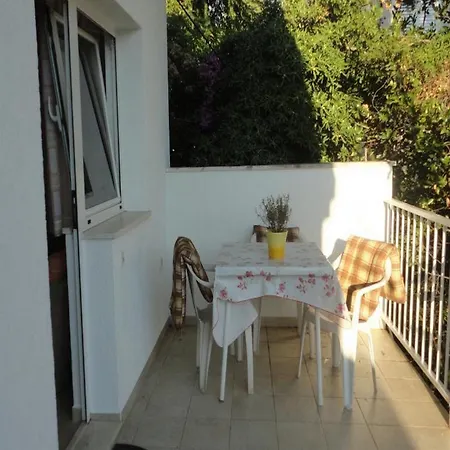 Elelu - One-bedroom With Terrace Apartment